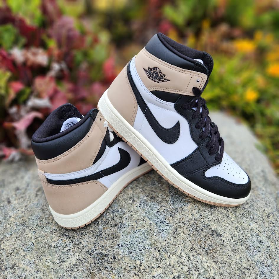 W Air Jordan 1 Retro High OG 'Latte'