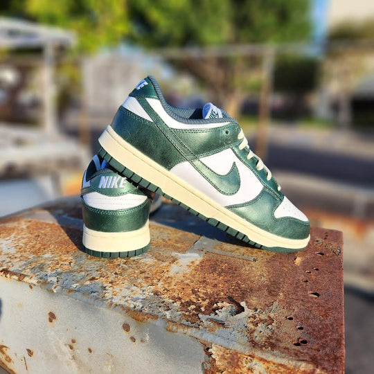 NIKE WMNS DUNK LOW 'VINTAGE GREEN'