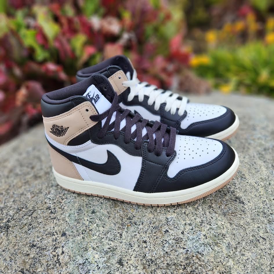 W Air Jordan 1 Retro High OG 'Latte'