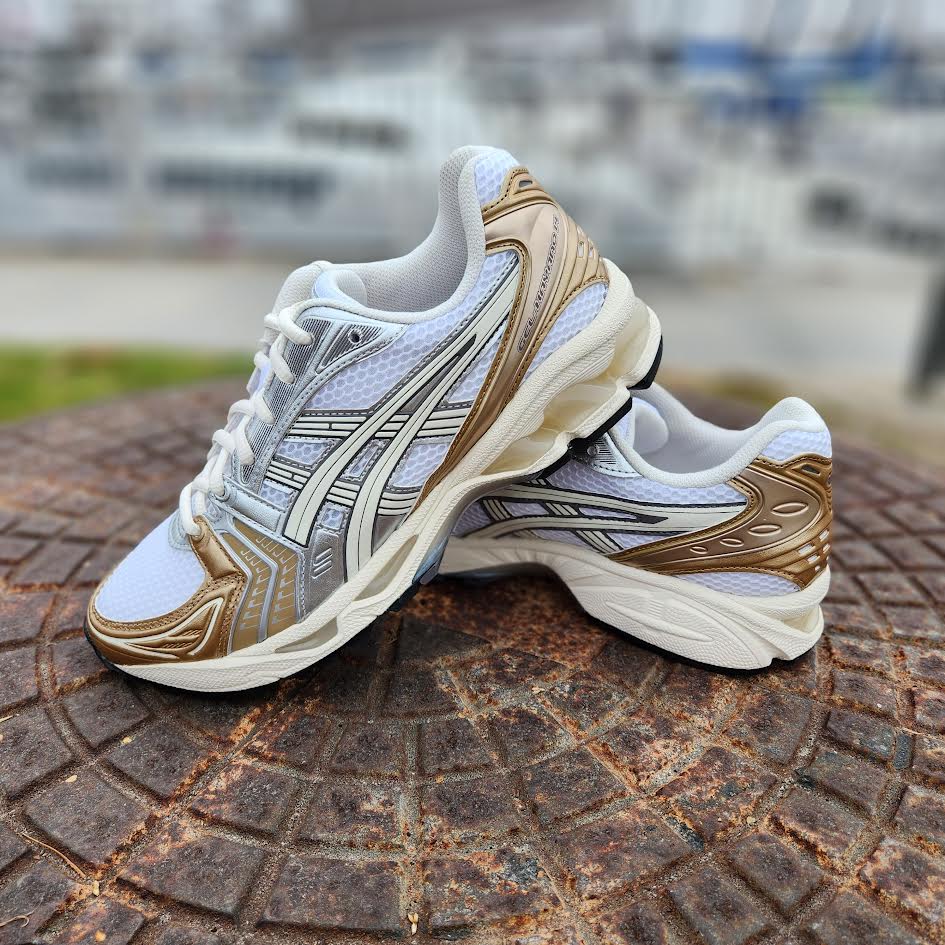 Asics gel kayano shops 18 womens gold