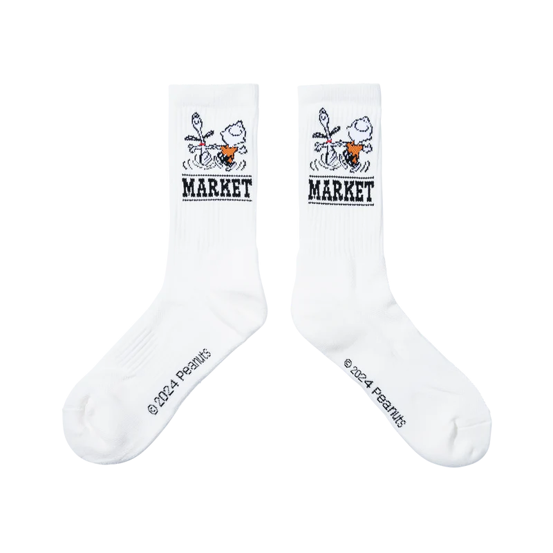 MARKET PEANUTS SNOOPY CHARLIE DANCE SOCKS ECRU