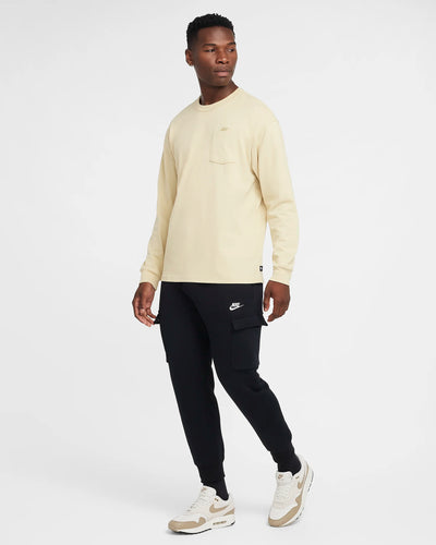 Nike Sportswear Premium Essentials Long-Sleeve T Shirt