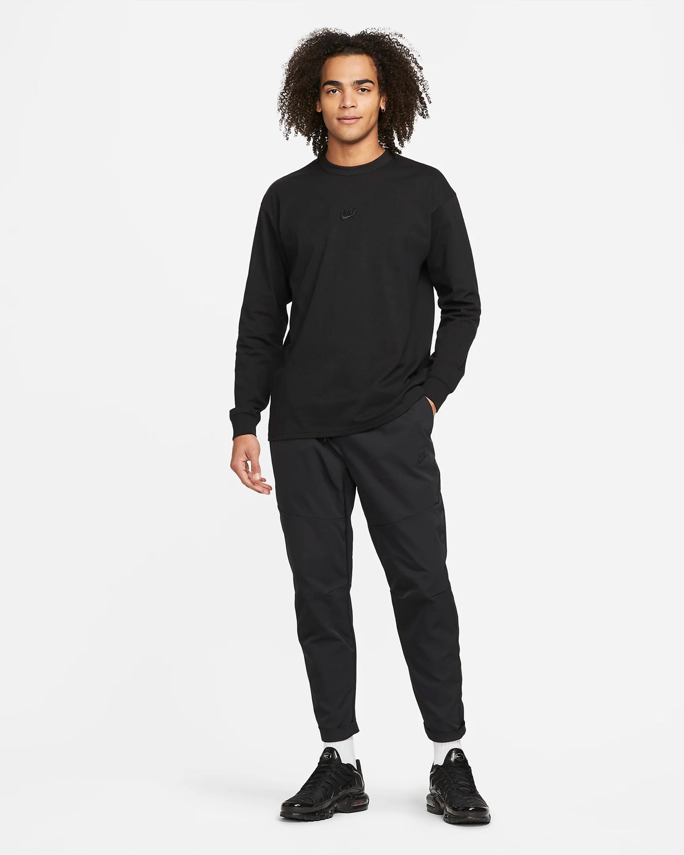 Nike Sportswear Premium Essentials Long-Sleeve T-Shirt