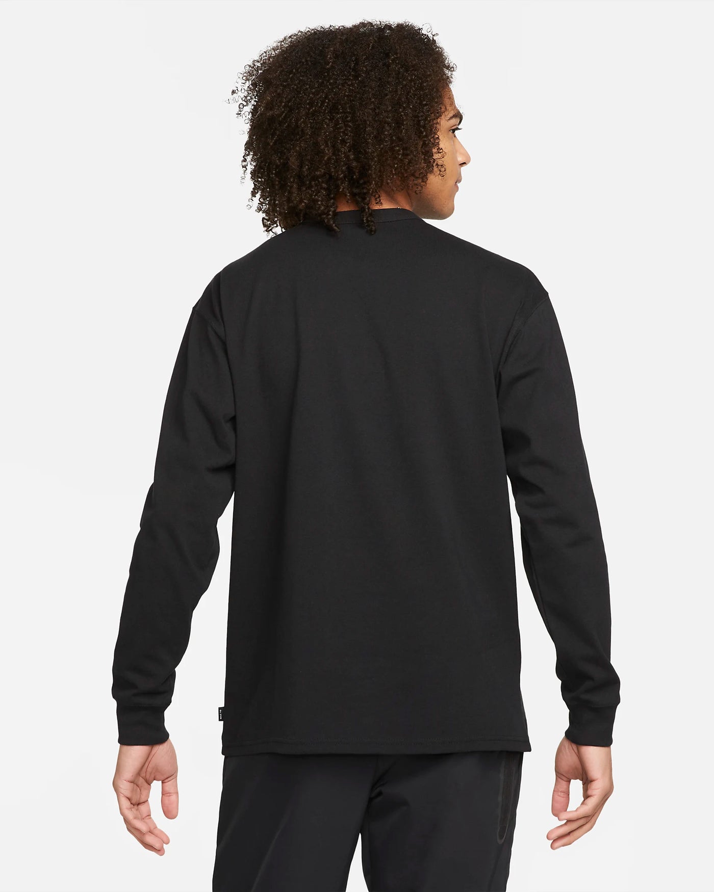 Nike Sportswear Premium Essentials Long-Sleeve T-Shirt