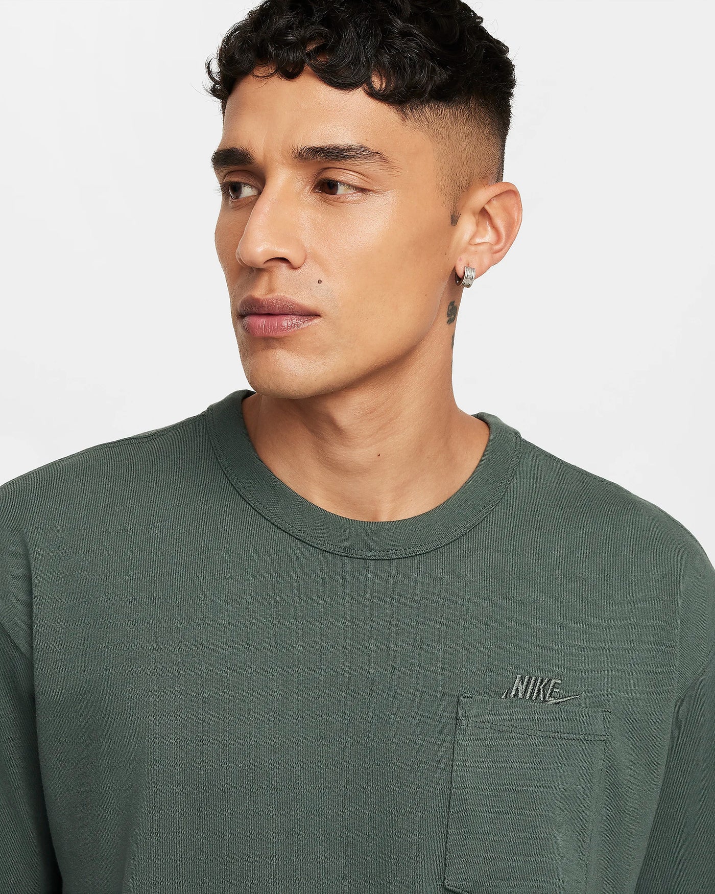 Nike Sportswear Premium Essentials Men's Pocket T-Shirt